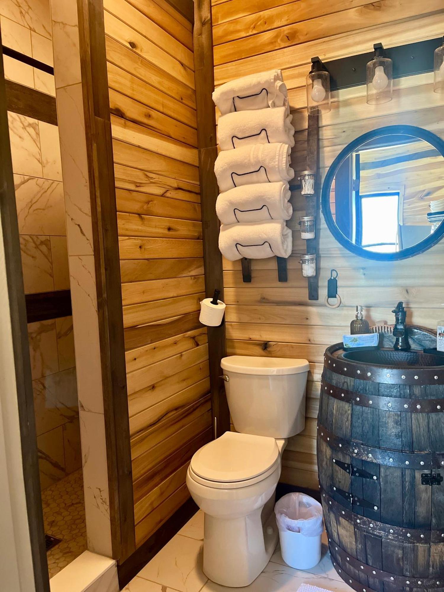 Bourbon Barrel Cottages #2 Of 5 On Kentucky Trail 로렌스버그 외부 사진