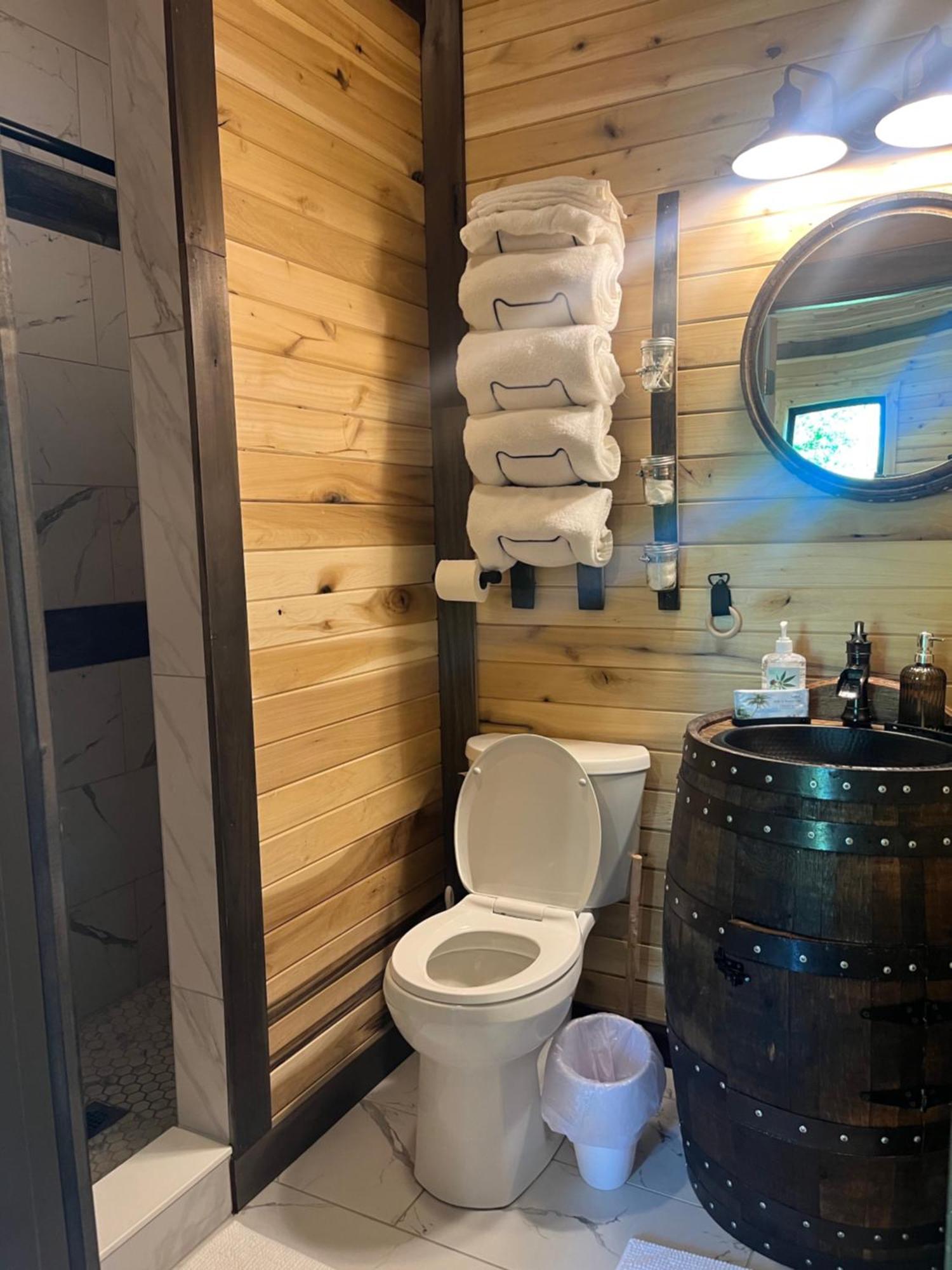 Bourbon Barrel Cottages #2 Of 5 On Kentucky Trail 로렌스버그 외부 사진