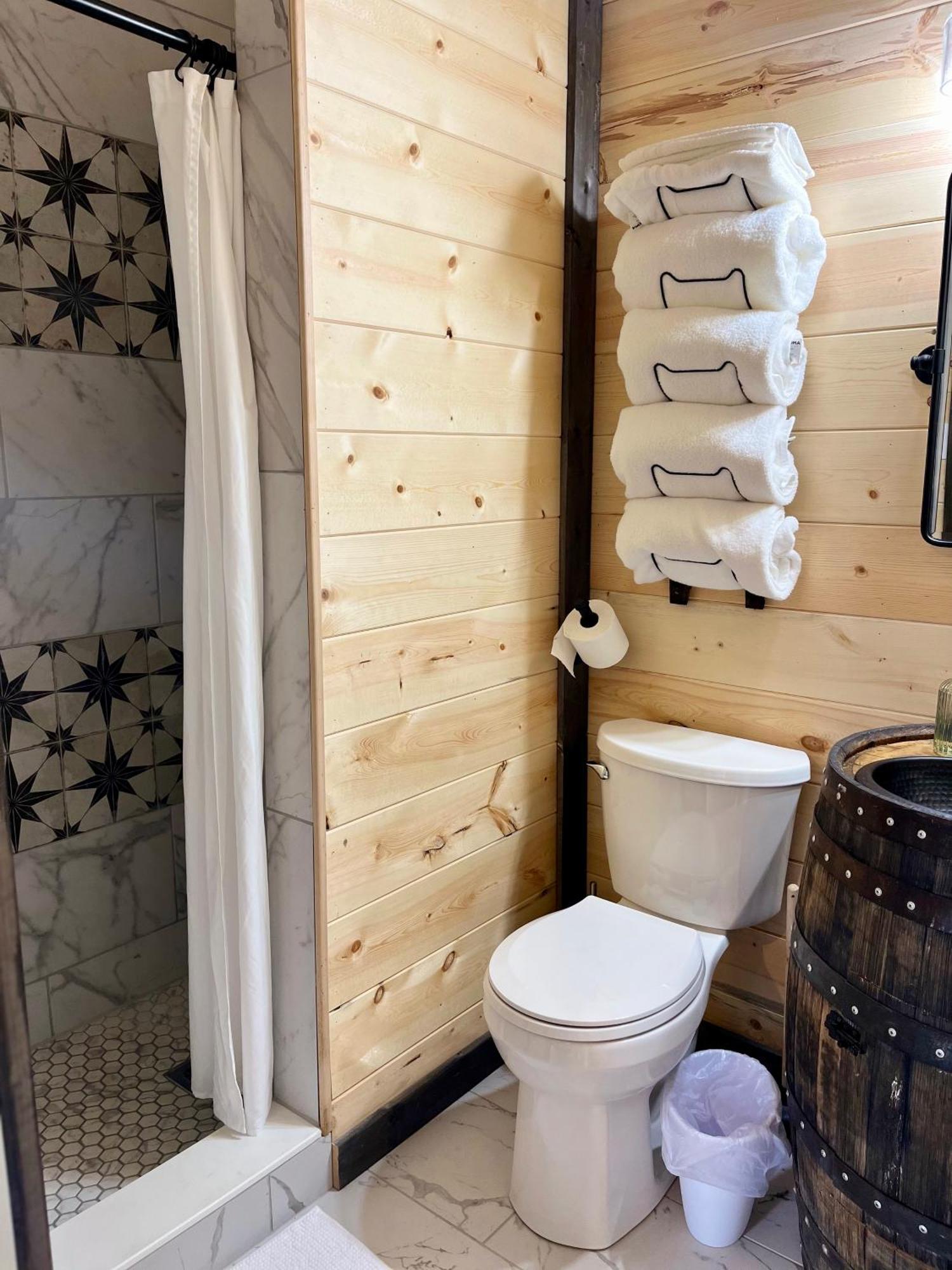 Bourbon Barrel Cottages #2 Of 5 On Kentucky Trail 로렌스버그 외부 사진
